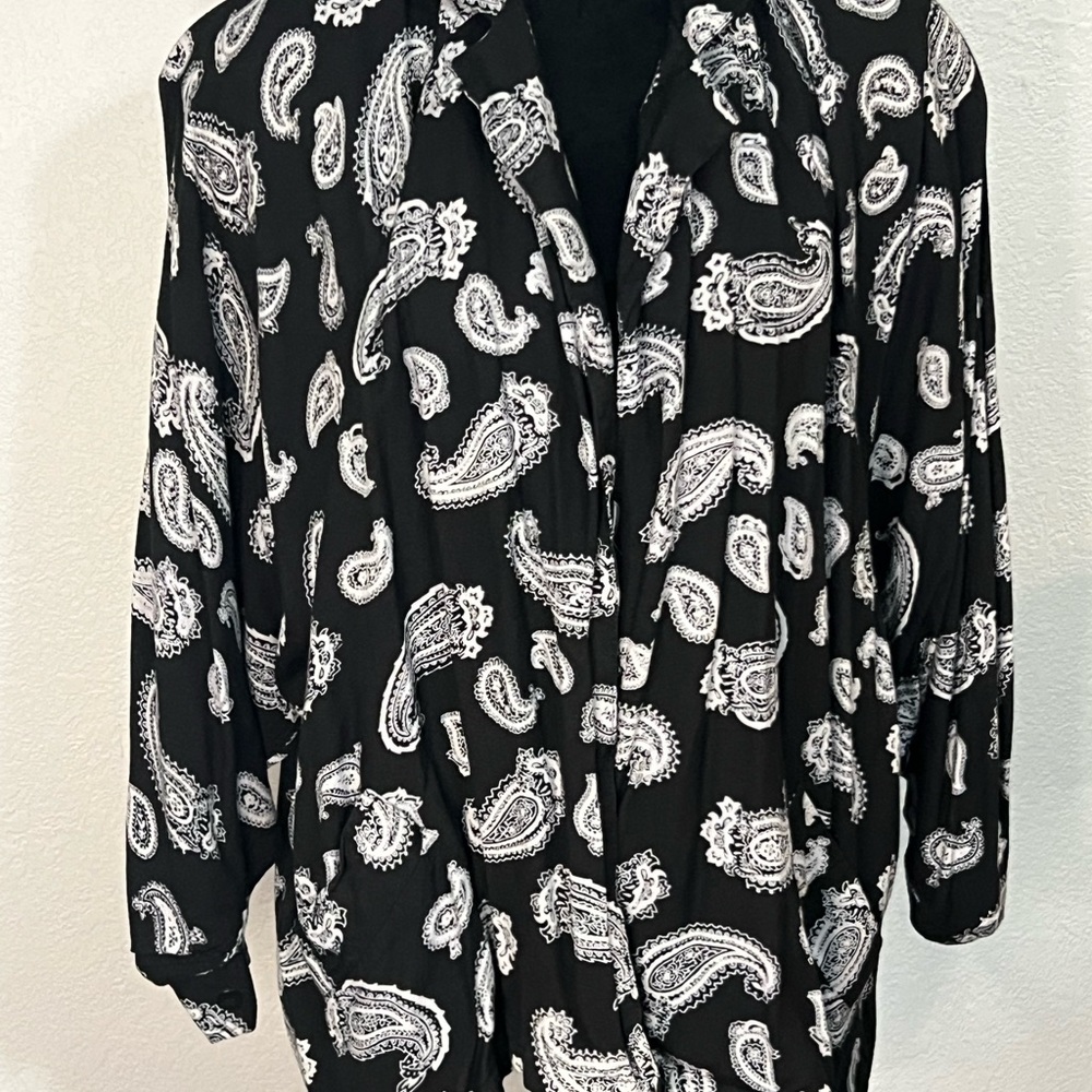 New options, Vintage 1980’s light weight black and white long sleeve jacket